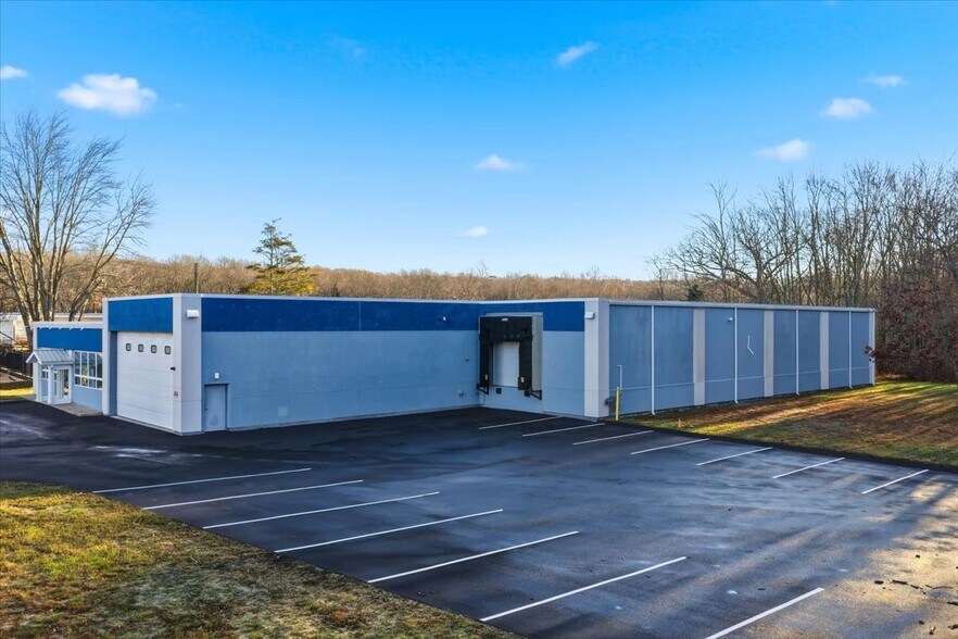 More Photos Of 173 Cross Rd, Waterford Auto Repair For Lease