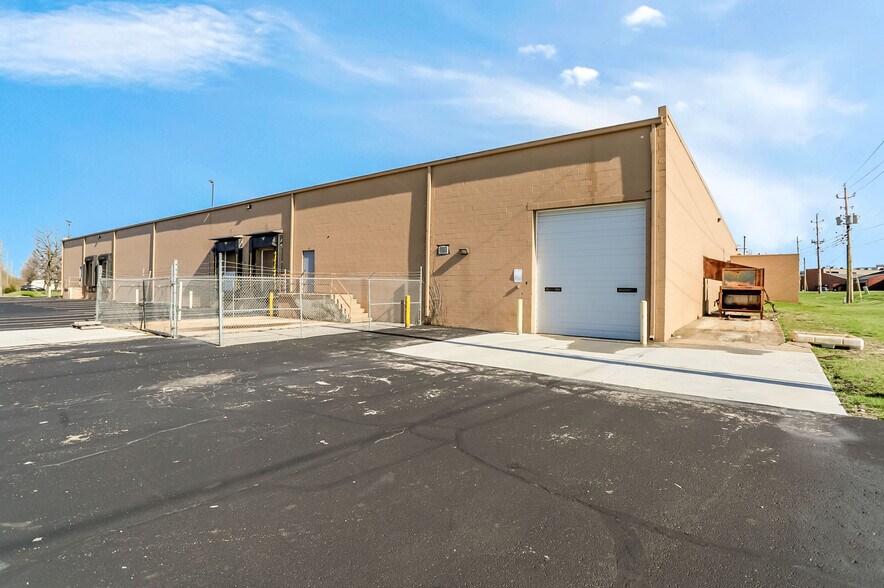 More Photos Of 2334 Production Dr, Indianapolis Warehouse For Lease