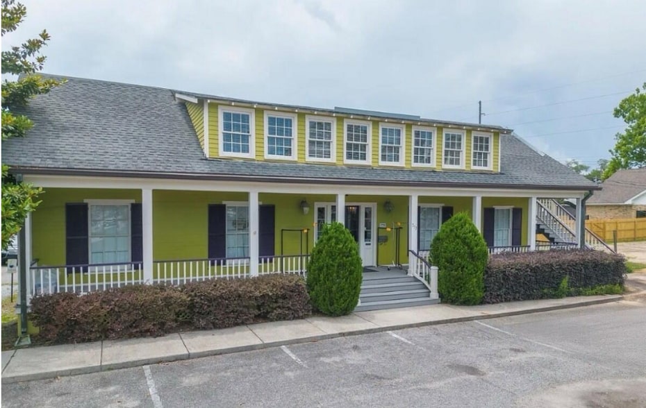 More Photos Of 777 Watkins Ave, Gulfport Office For Sale