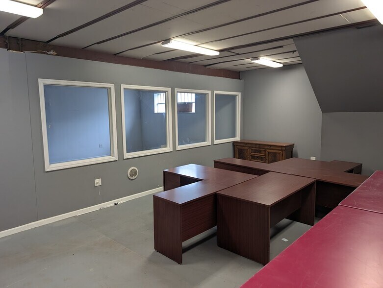 More Photos Of 43 Polk Ave, Hempstead Warehouse For Sale