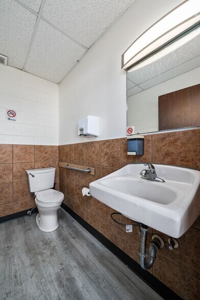 More Photos Of 2012 E Broadway Blvd, Tucson Storefront Retail Office For Lease