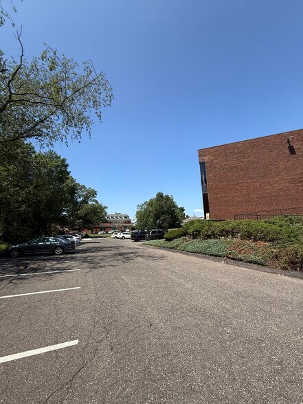 More Photos Of 131 New London Tpke, Glastonbury Medical For Lease