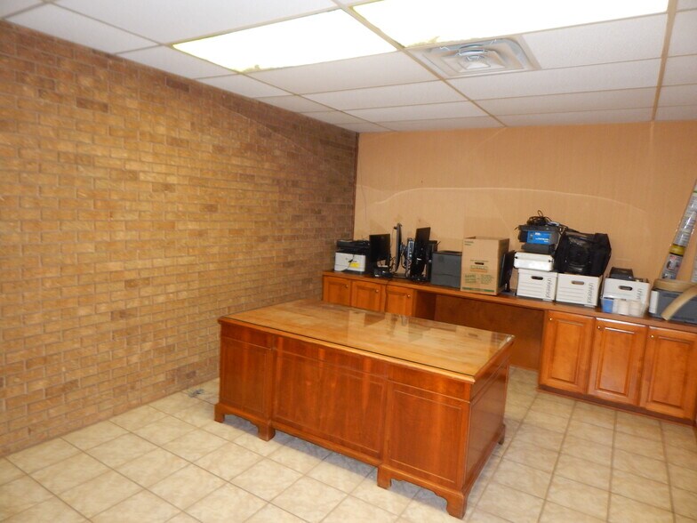 More Photos Of 143 Texas Highway 49, Hughes Springs Auto Repair For Sale