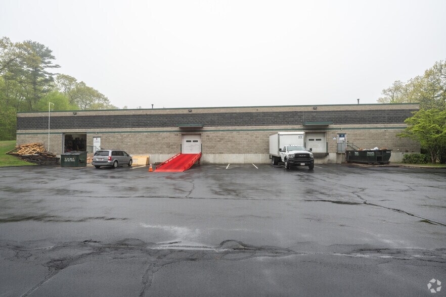 More Photos Of 41 Sharp St, Hingham Warehouse For Lease
