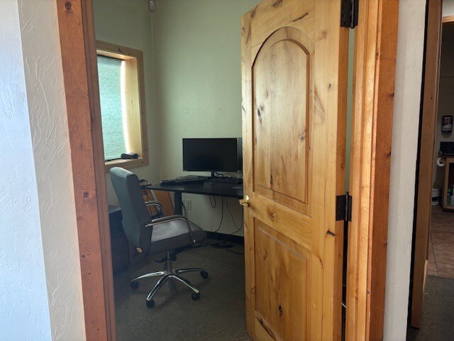 More Photos Of 400 Kristen Ct, Montrose Showroom For Lease