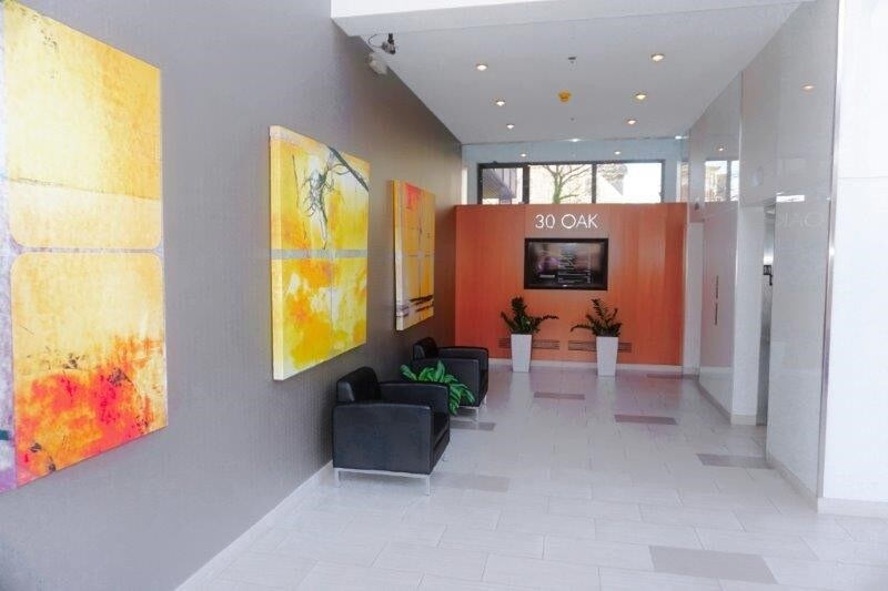 More Photos Of 30 Oak St, Stamford Office For Sale