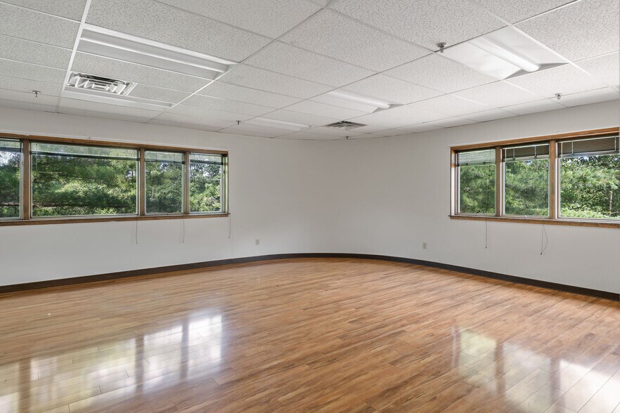 More Photos Of 28 Pond View Dr, Scarborough Manufacturing For Lease