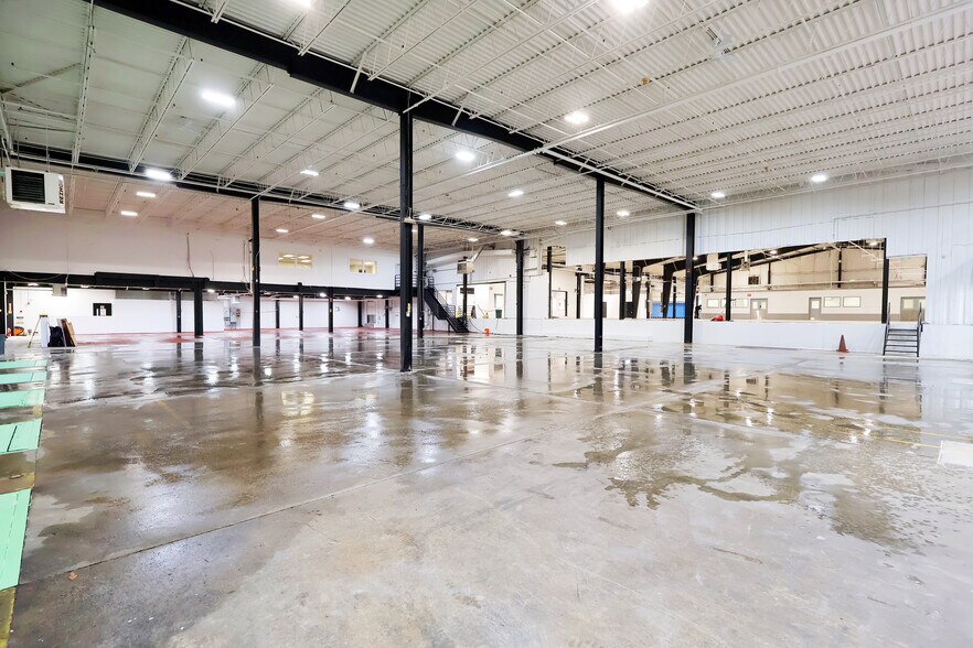More Photos Of 218-222 Highland Ave, Salem Warehouse For Lease