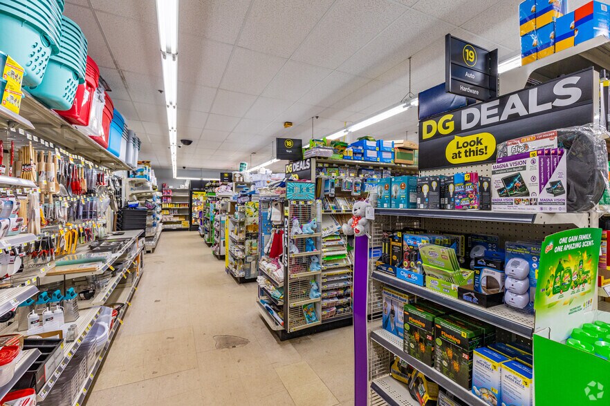 More Photos Of 1933 E Pembroke Ave, Hampton Storefront For Sale