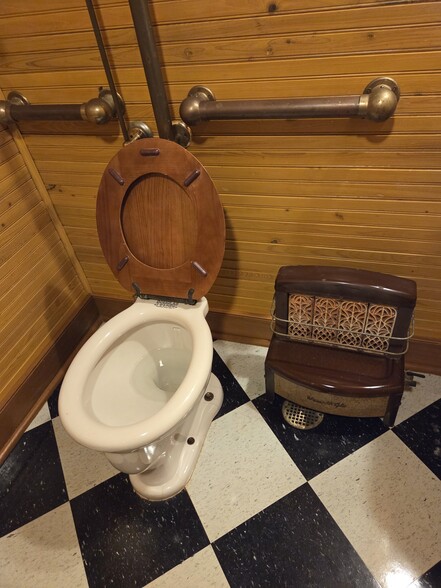 More Photos Of 815-817 Rosedale Dr, New Orleans Office For Sale