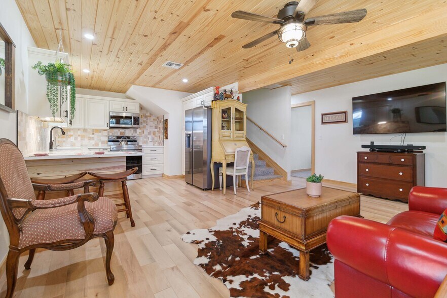 More Photos Of 165 Mari B Dr E, Center Point Flex For Sale