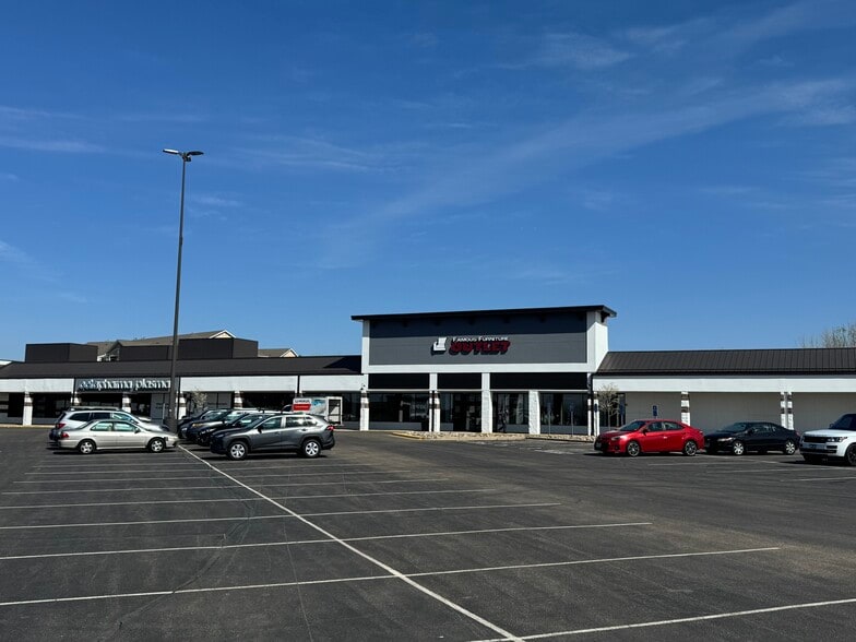 More Photos Of 1715-1749 Beam Ave, Maplewood Unknown For Lease