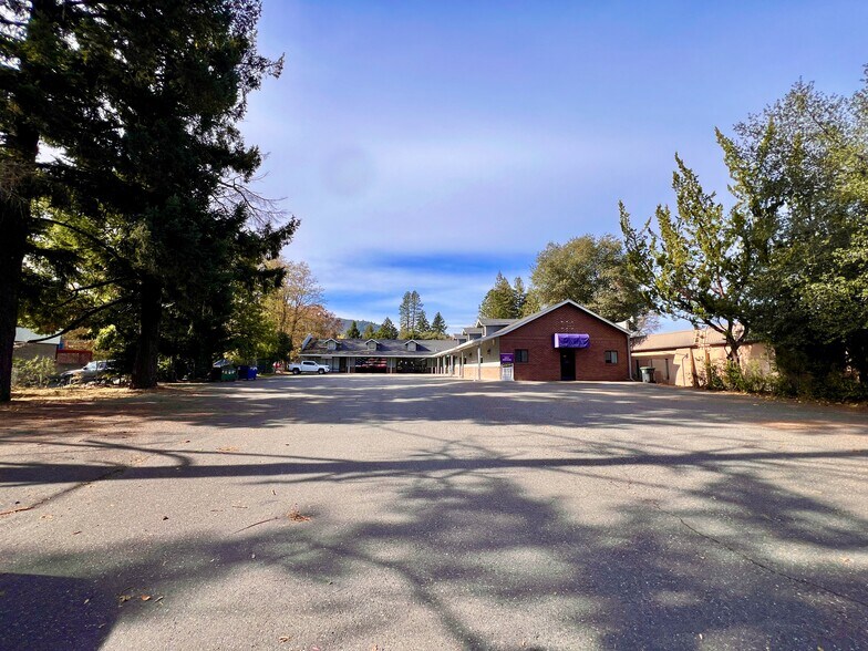 More Photos Of 1040 N State St, Ukiah Storefront Retail Office For Sale