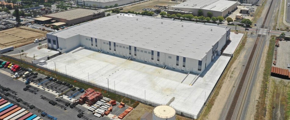 More Photos Of 305 S Cedar Ave, Rialto Distribution For Lease