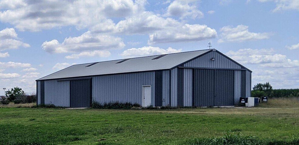 More Photos Of 377 Partnership Rd, Seguin Warehouse For Lease