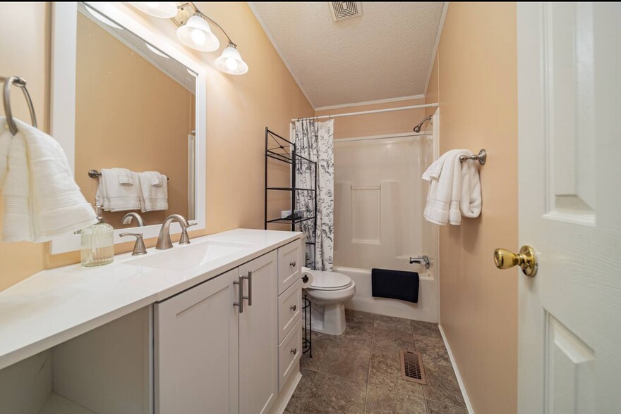 More Photos Of 84-86 Benson Rd, Travelers Rest Specialty For Sale