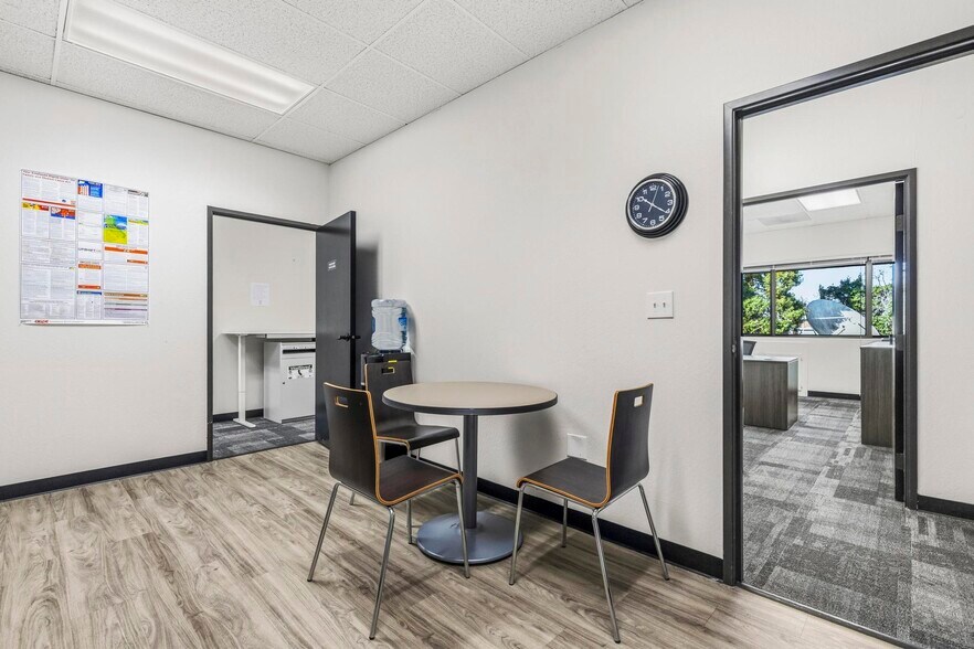 More Photos Of 2555 3rd St, Sacramento Office For Lease