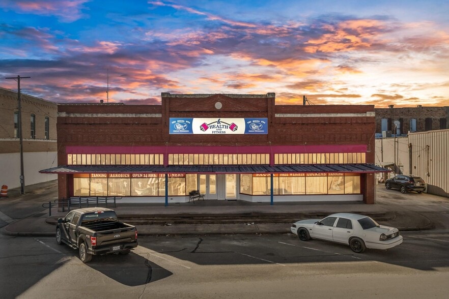 More Photos Of 110 E Franklin St, Hillsboro Health Club For Sale