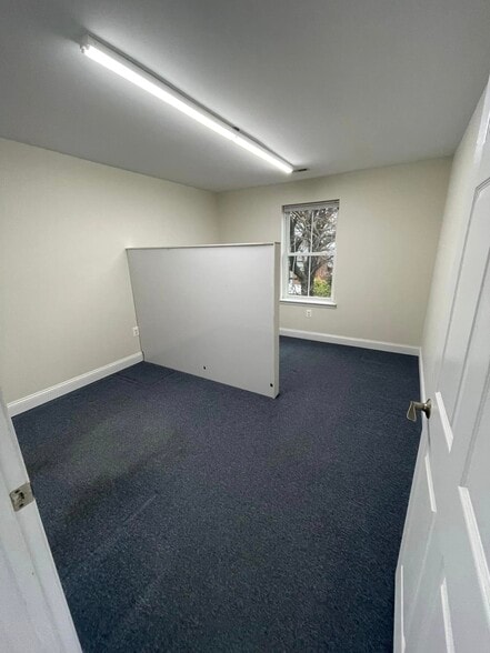 More Photos Of 6008 Fair Oaks Dr, Frederick Showroom For Lease