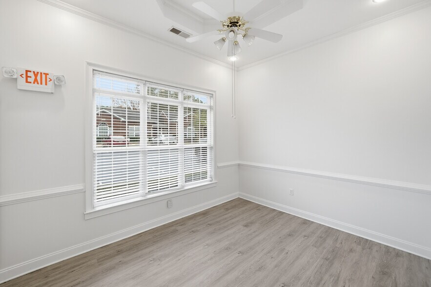 More Photos Of 103 Weatherstone Dr, Woodstock Medical For Lease