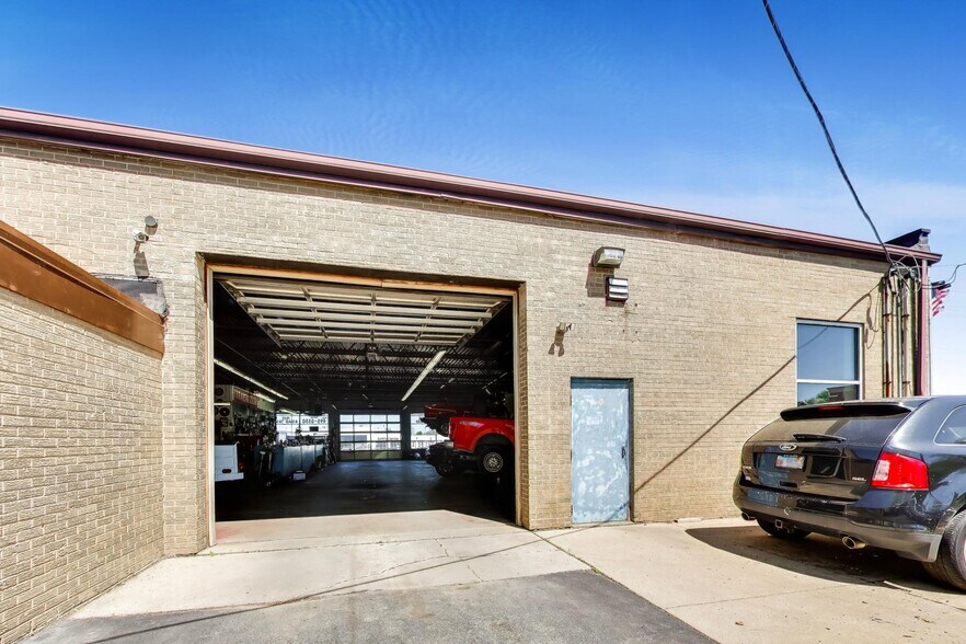 More Photos Of 325 W Roosevelt Rd, Villa Park Auto Repair For Sale