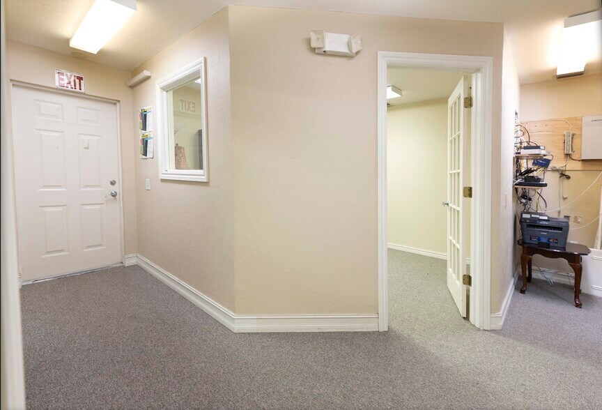 More Photos Of 1203 SE 9th Ter, Cape Coral Light Distribution For Sale