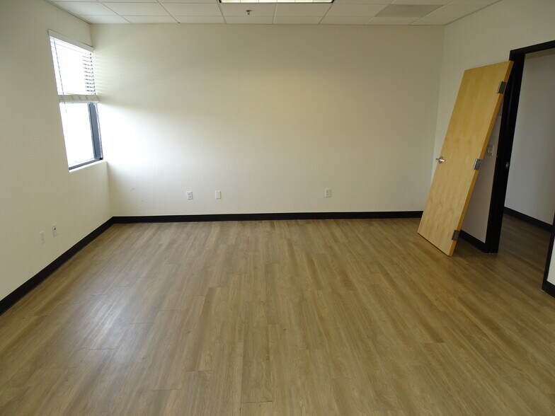 More Photos Of 750 Coronado Center Dr, Henderson Medical For Lease