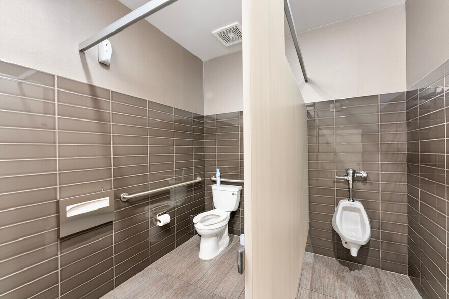 More Photos Of 975 Reserve Dr, Roseville Medical For Sale