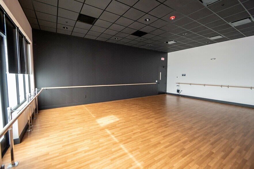 More Photos Of 6920 EP True Pky, West Des Moines General Retail For Lease