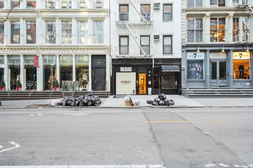 More Photos Of 390 W Broadway, New York Apartments For Lease