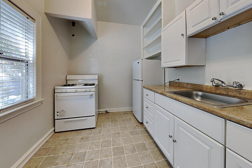 More Photos Of 6434 Yucca St, Los Angeles Apartments For Sale