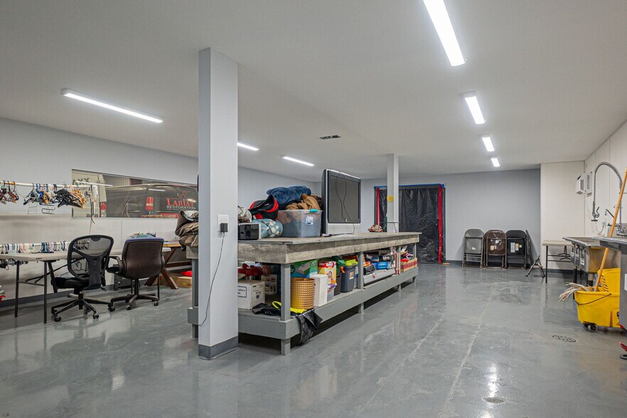 More Photos Of 3500 Confederate Rd, El Paso Warehouse For Lease