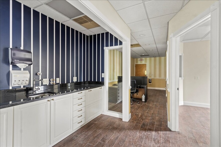 More Photos Of 530 E Main St, Chester Medical For Sale