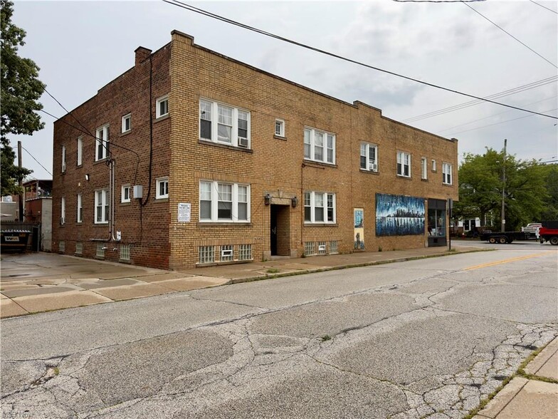 More Photos Of 17020 Madison Ave, Lakewood Flex For Sale