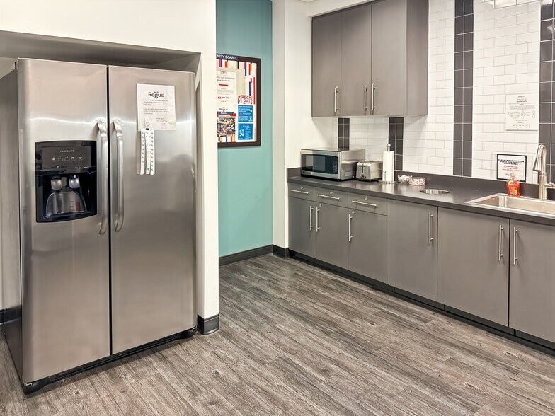 More Photos Of 2355 Highway 36 W, Roseville Coworking Space