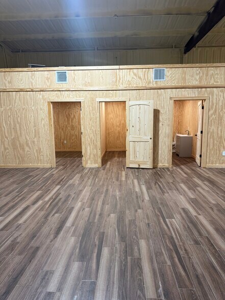 More Photos Of 14359 State Highway 31 E, Brownsboro Warehouse For Sale