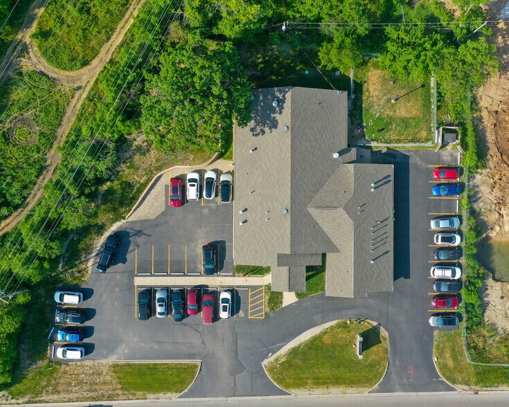 More Photos Of 24431 IL-134, Round Lake Veterinarian Kennel For Sale