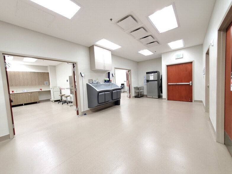 More Photos Of 5444 S Green St, Murray Medical For Lease