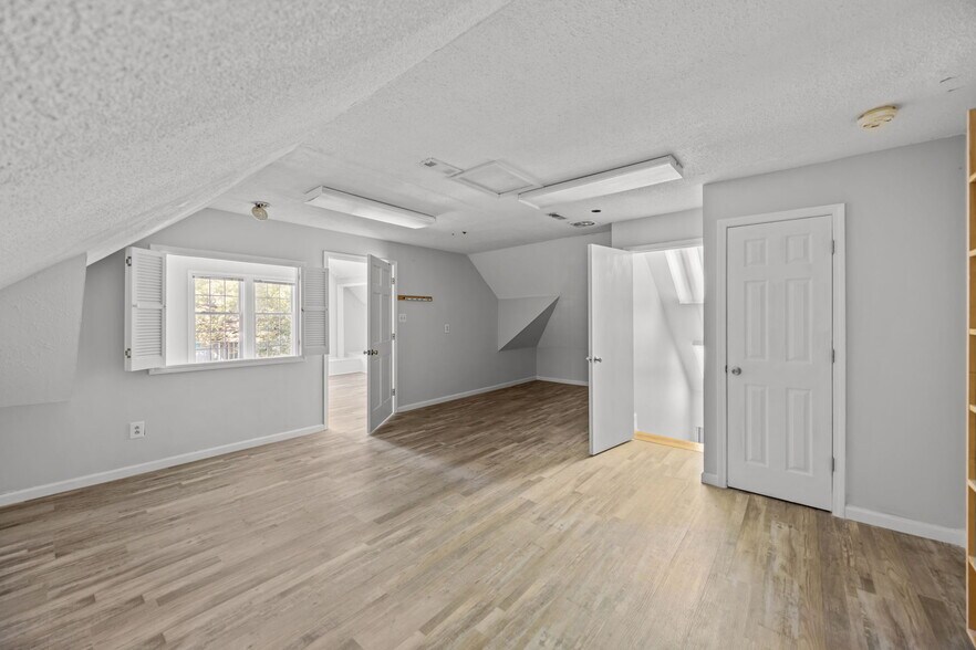 More Photos Of 44 Shoreline Dr, New Bern Medical For Sale