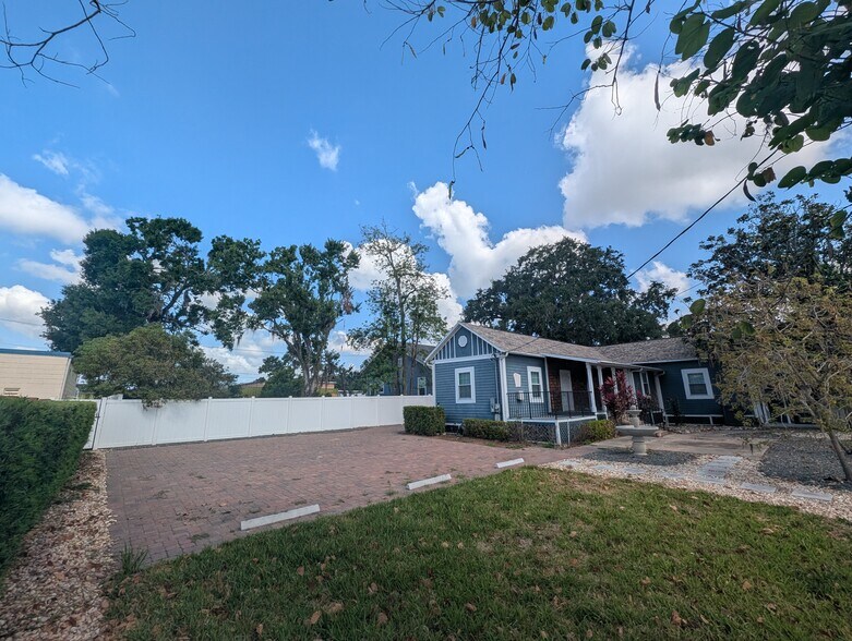 More Photos Of 209 E Badcock Blvd, Mulberry Office Residential For Lease