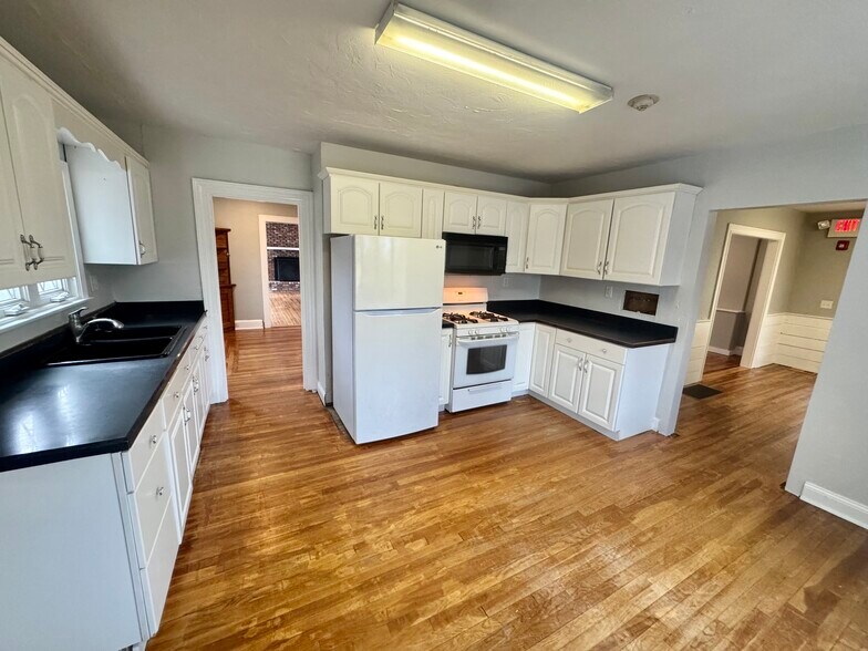 More Photos Of 110 Main St, Kingston Office For Sale