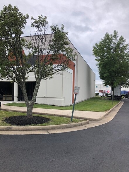 More Photos Of 22923 Quicksilver Dr, Sterling Warehouse For Lease