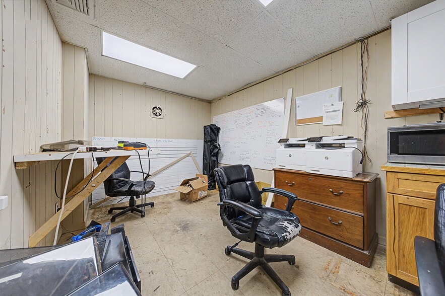 More Photos Of 23 Malcolm St, Morristown Industrial For Sale