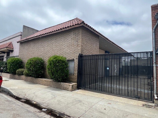 More Photos Of 3739-3741 Robertson Blvd, Culver City Service For Sale