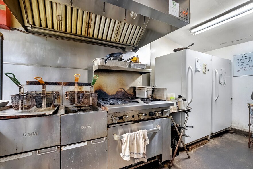 More Photos Of 892 Woodville Hwy, Crawfordville Restaurant For Sale