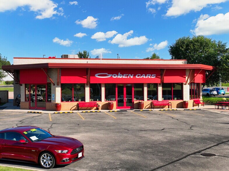 More Photos Of 2501 East Springs Dr, Madison Auto Dealership For Lease