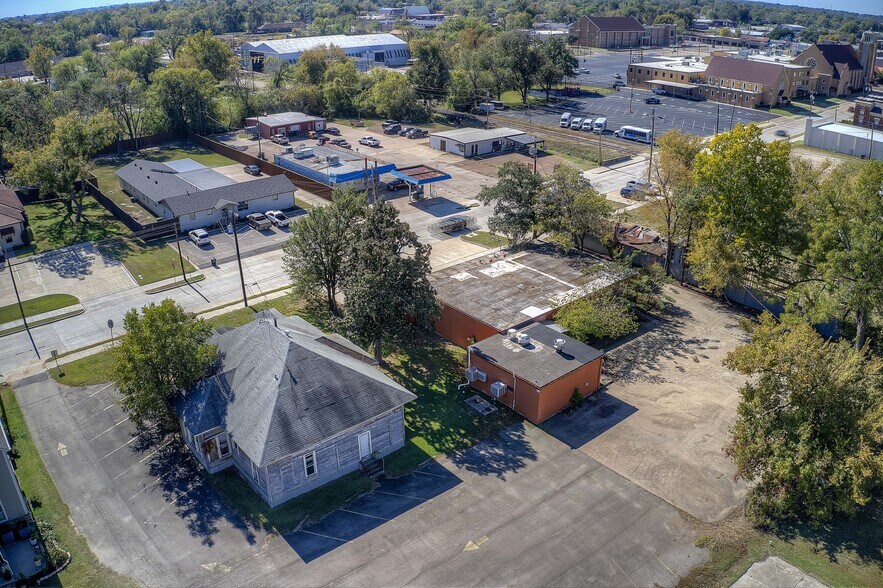 More Photos Of 217 College St, Sulphur Springs General Retail For Sale