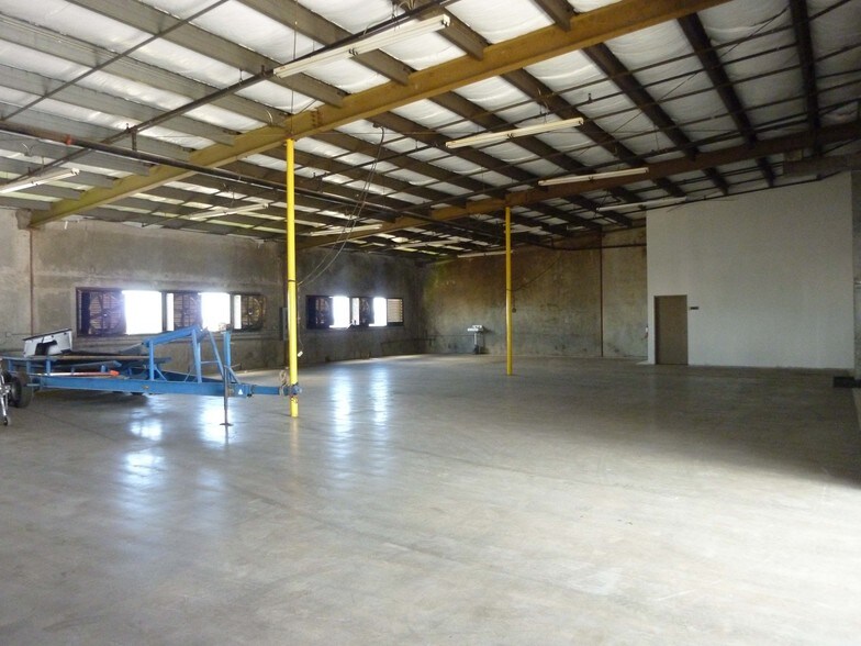 More Photos Of 91-110 Hanua St, Kapolei Manufacturing For Lease