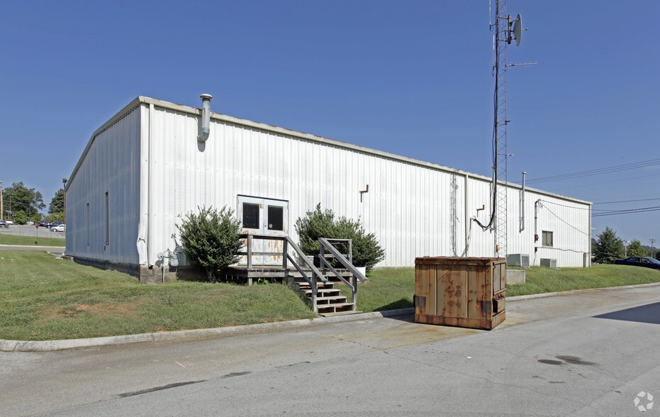 More Photos Of 3404 Northpark Blvd, Alcoa Flex For Lease