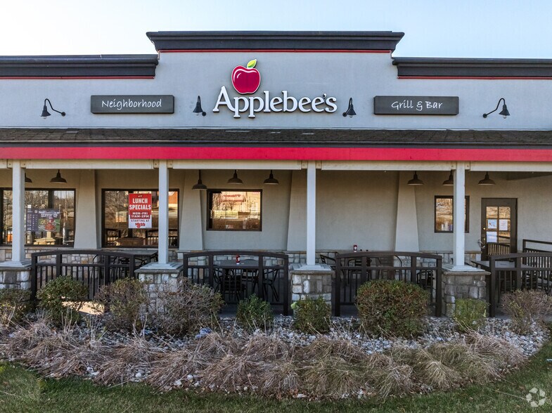 More Photos Of 1700 Village West Pky, Kansas City Restaurant For Lease